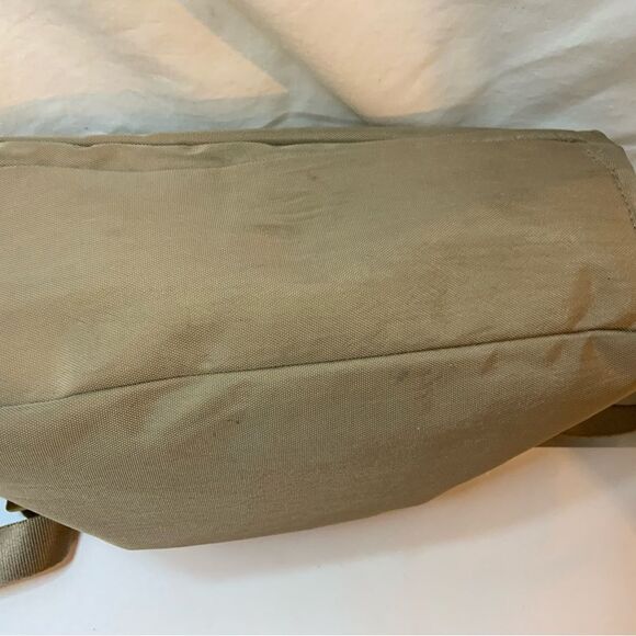 Baggallini Provence Crossbody Bag 9”x7.75” Tan organizer - Picture 6 of 14